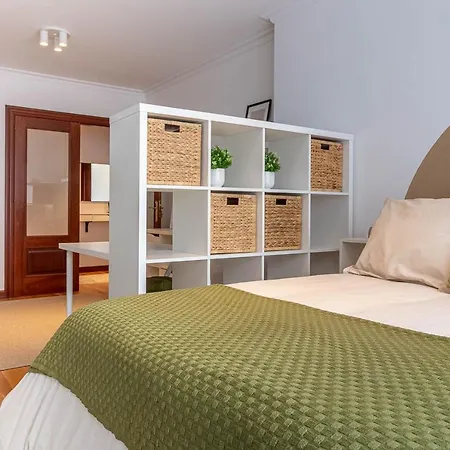 Ah Delux3rooms Vut6893as